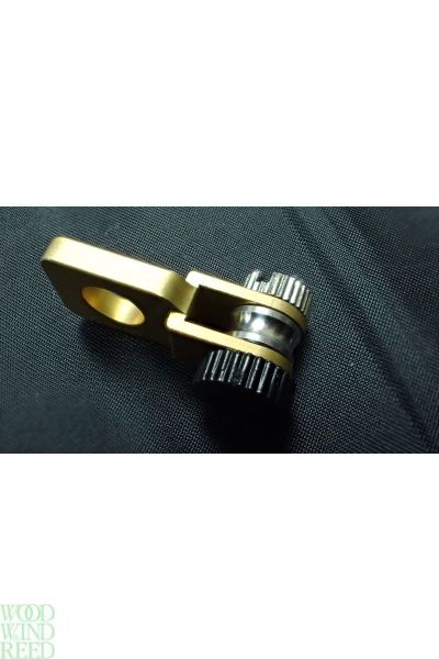 Hook ring sling extender Marmaduke for saxophone - protects and extends the sling mount